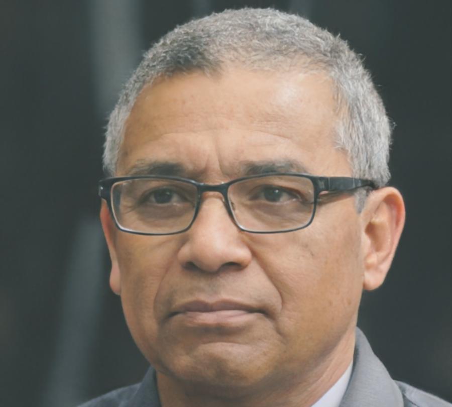 Professeur Marc Dubois, expert en pédagogie financière